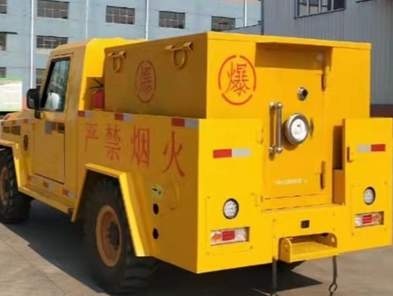 黄石凯龙爆破器材运输车：保障爆破任务的安全运行